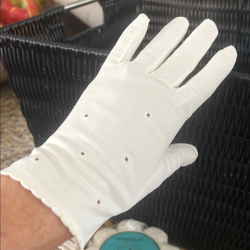 Vintage Wear Right Made in Germany Elegant White Tea Gloves EVC Sz 6 1/2